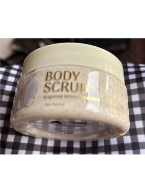 Disney Alice In Wonderland  Rabbit 
Body Scrub 
Sugared Lemon Scented